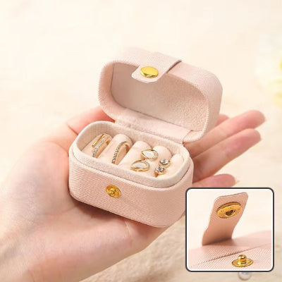 Boite a bijoux rose zoom sur fermeture