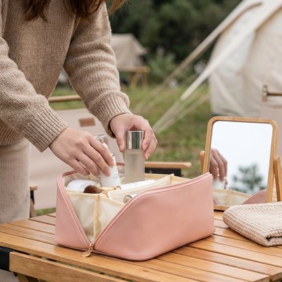 Trousse de toilette femme range produit dans trousse