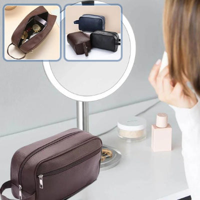 Trousse de toilette homme poser dans salle de bain