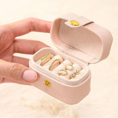 Boite à bijoux rose femme la tiens d'une seule mains
