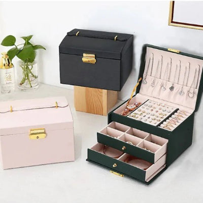 Boite a bijoux rose noir ouverte bien rangé