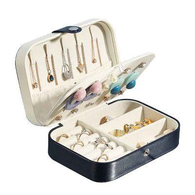 boite a bijoux voyage noir avec bijoux bien range tout compartiment visible