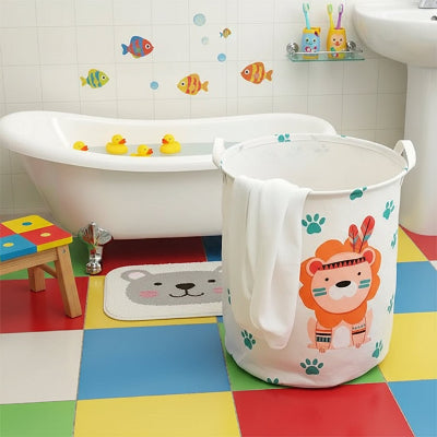 Panier à linge lion dans salle de bain