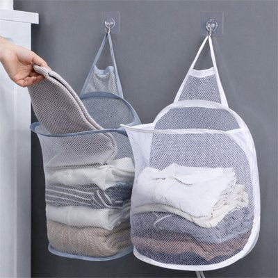 Panier à linge sale gris et blanc a crochet avec poigner accrocher dans salle de bain