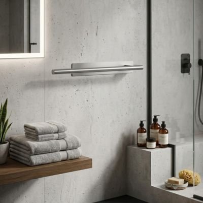 Porte serviette salle de bain a une barriere fixer au mur