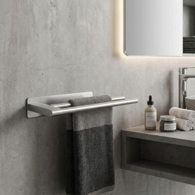 Porte serviette salle de bain fixer au mur proche levier salle de bain