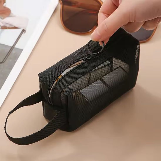 Trousse de maquillage femme ouvre la trousse