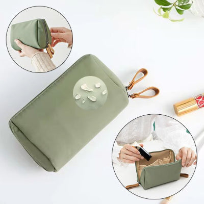 Trousse de toilette avec goutte d'eau pour montrer l'imperméabilité