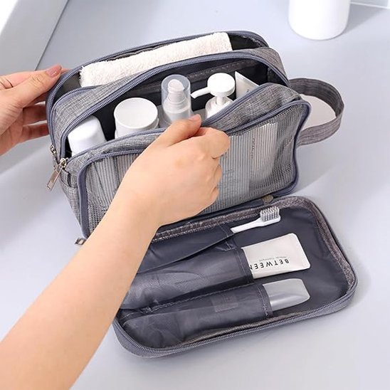 Trousse de toilette avec produits bien organisés