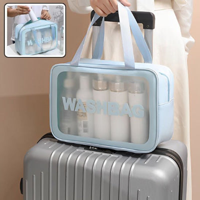 Trousse de toilette bleu poser sur la valise