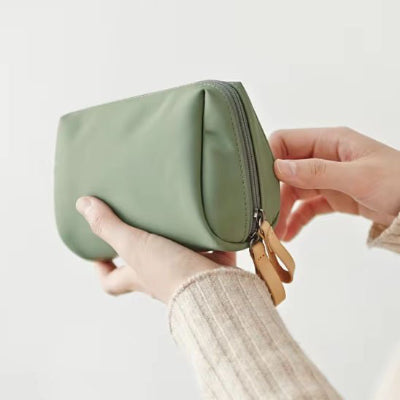 Trousse de toilette vert femme la porte